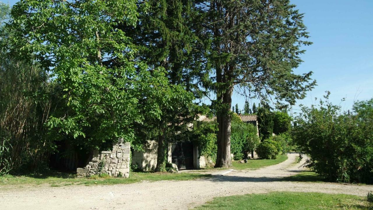 Mas Grimaud - Gite- Studio Et Chambres D'Hotes Familiales Eygalières Exterior foto