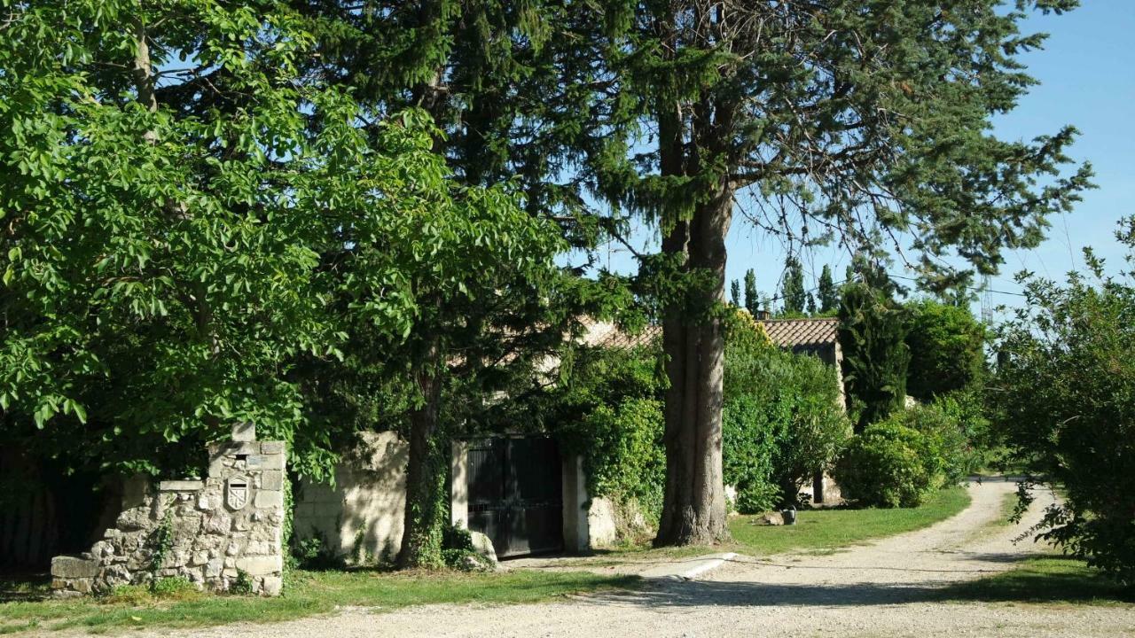 Mas Grimaud - Gite- Studio Et Chambres D'Hotes Familiales Eygalières Exterior foto