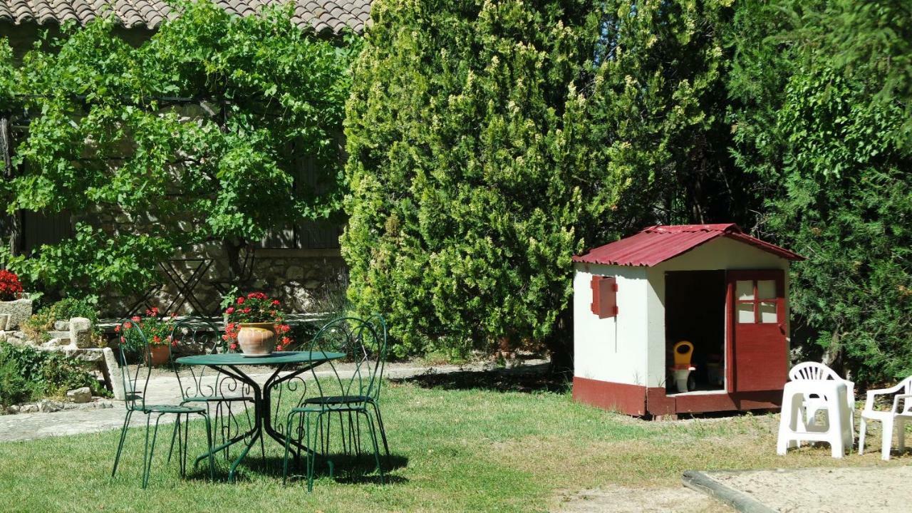 Mas Grimaud - Gite- Studio Et Chambres D'Hotes Familiales Eygalières Exterior foto