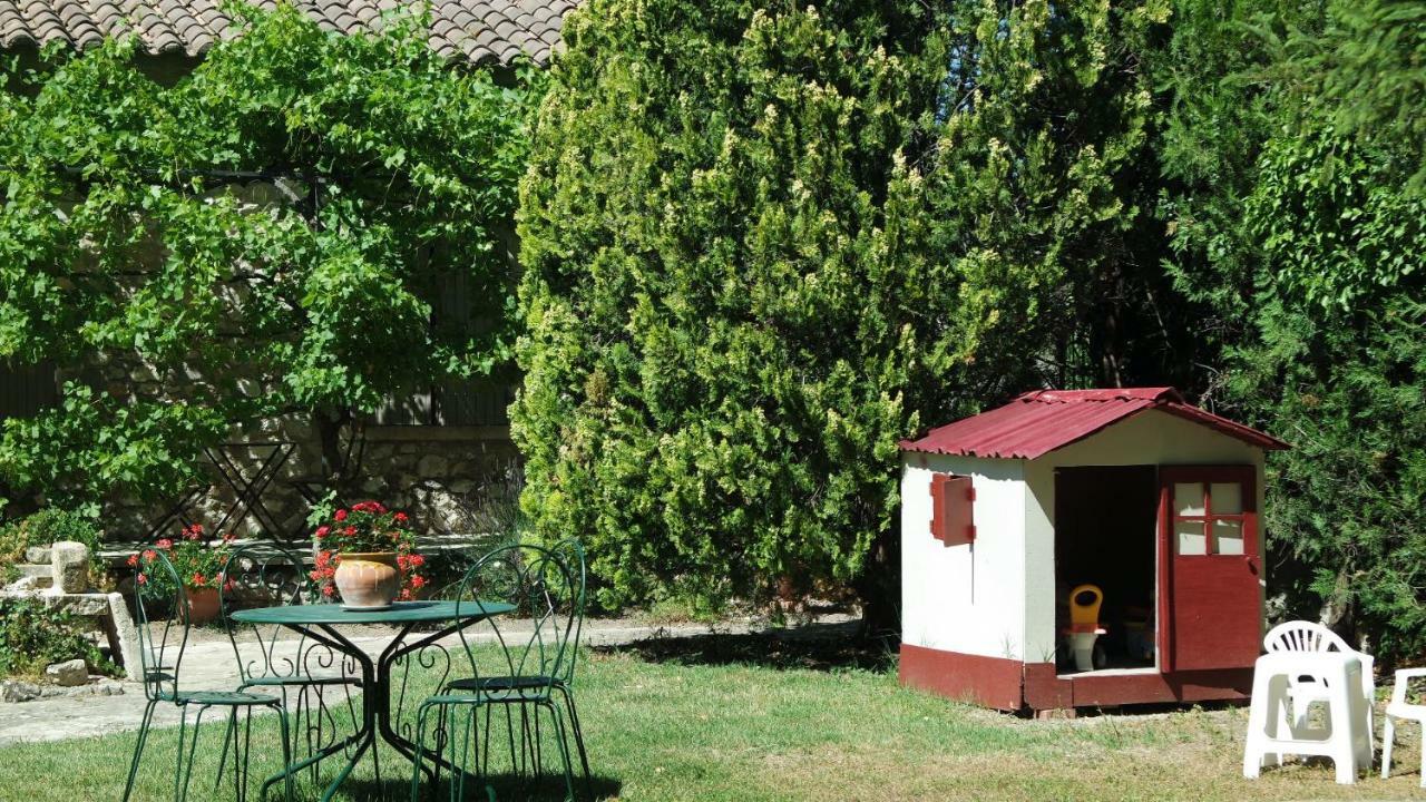 Mas Grimaud - Gite- Studio Et Chambres D'Hotes Familiales Eygalières Exterior foto